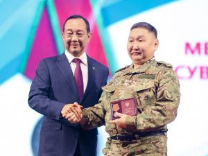 Государственные награды вручили воинам-якутянам на II Антифашистском форуме в Якутске