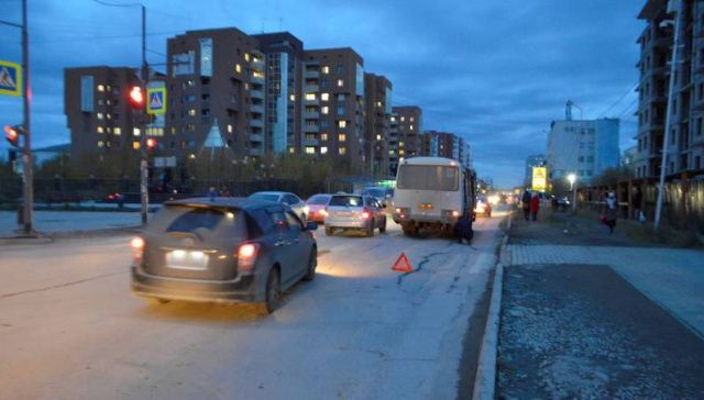 В Якутске автобус сбил ребенка