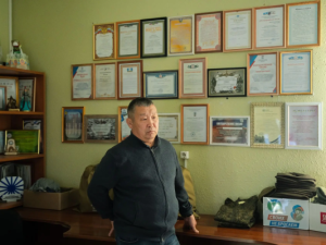 Глава Якутска Дмитрий Садовников посетил добровольческий швейный цех «Илии сылааhа» («Тепло рук») в Якутске