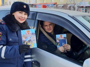 Водителей Якутска поздравили с Днем защитника Отечества 