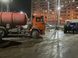 В Якутске оперативно устранили течь по ул. Кутузова, 33