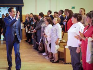 Глава Якутии предложил повысить зарплату молодым педагогам