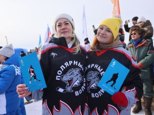 Зрелищной ничьей завершился матч звёзд мирового хоккея с якутской командой у Ленских столбов