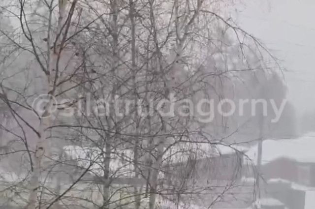 Видеофакт: в Горном районе Якутии в марте во время снегопада гремел гром