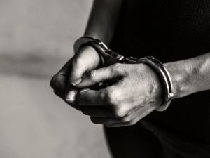 В Усть-Алданском улусе двое мужчин избили знакомого и вымогали у него деньги