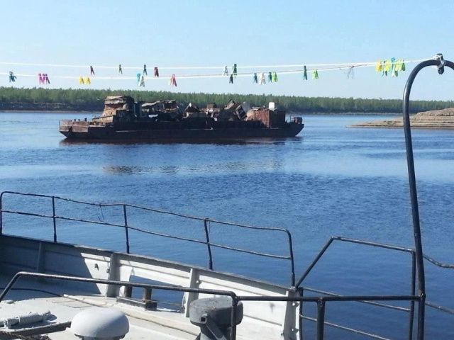 В Нюрбе сдают в аренду негодную баржу, которая скоро отметит 50-летний юбилей
