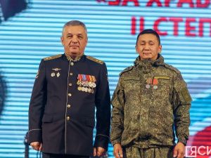 Государственные награды вручили воинам-якутянам на II Антифашистском форуме в Якутске