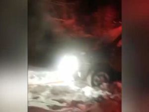 Сотрудники Госавтоинспекции оказали помощь семье, оказавшейся в кювете на дороге  