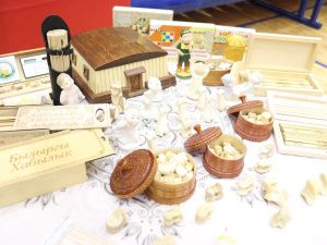 Космонавт Олег Артемьев познакомился с якутскими национальными видами спорта