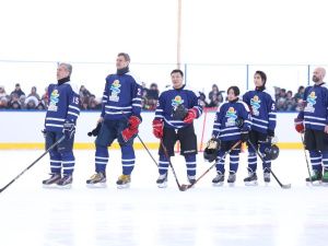 Зрелищной ничьей завершился матч звёзд мирового хоккея с якутской командой у Ленских столбов