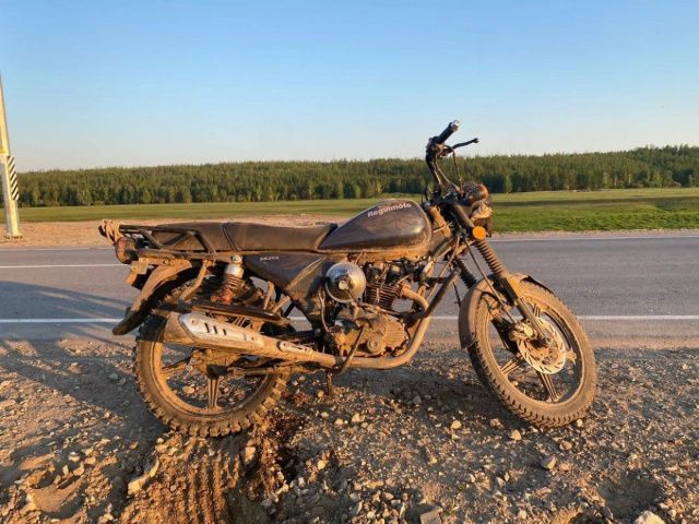 В Якутии пьяный мотоциклист сбил теленка. Водитель и пассажир получили тяжелые травмы