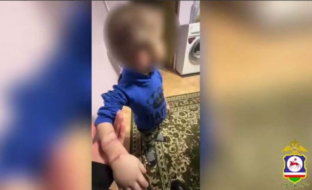 В Алдане обнаружен измученный 6-летний мальчик, о нем не знали даже соседи