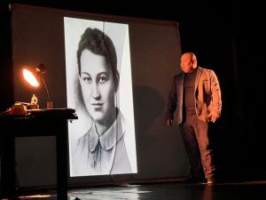 В День студента ТЮЗ подарил спектакль студентам 