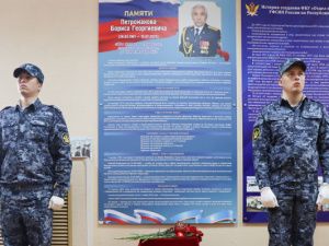 В отделе по конвоированию УФСИН открыли памятную доску участнику специальной военной операции, награжденному орденом Мужества