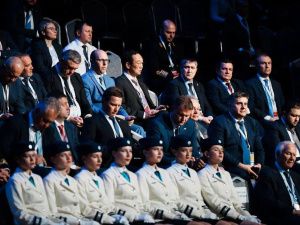 Глава Якутии принял участие в пленарной сессии Транспортной недели