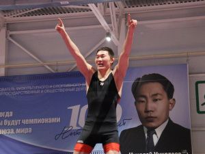 Фоторепортаж. Главные схватки чемпионата Якутии по вольной борьбе