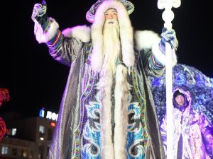 Праздничное шествие автоколонны состоялось впервые на зажжении новогодней ёлки Якутска