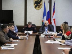 В Окружной администрации прошло совещание с маршрутными перевозчиками