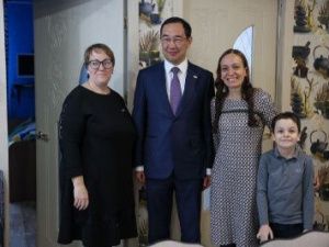 Айсен Николаев посетил семью мобилизованного алданца