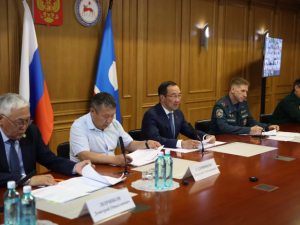 Айсен Николаев провел заседание комиссии по предупреждению и ликвидации чрезвычайных ситуаций и обеспечению пожарной безопасности 