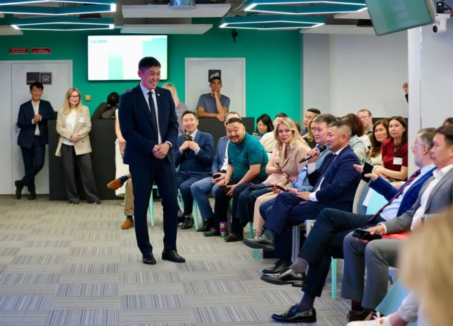 Анатолий Семенов рассказал о цифровизации Якутии на интенсиве для госслужащих 