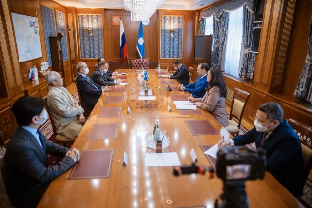 Айсен Николаев встретился с Административным директором Японского комитета по содействию Республике Саха (Якутия) г-ном Акио Сатомура