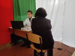Жители арктического Эвено-Бытантайского улуса благодарят «мобильных докторов»