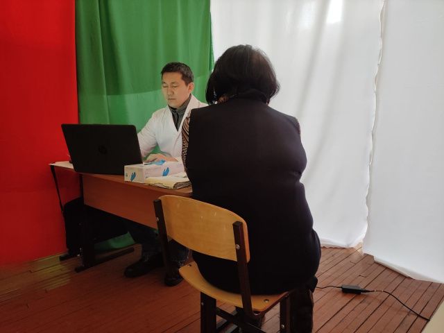 Жители арктического Эвено-Бытантайского улуса благодарят «мобильных докторов»