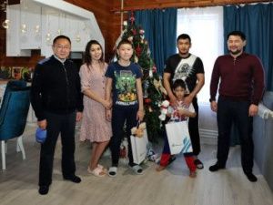 Евгений Григорьев и Алексей Колодезников встретились с семьей, подключившей к дому газ по программе социальной газификации