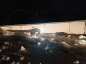 На переправе Хатассы — Павловск грузовик провалился под лед 