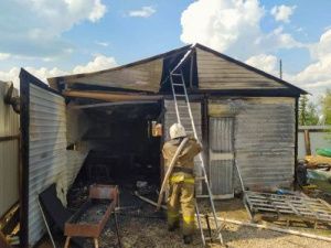 В Якутске при пожаре в гараже погиб ребенок