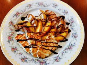 Мэр Якутска поделилась рецептом аппетитного блюда из халлуми и фруктов