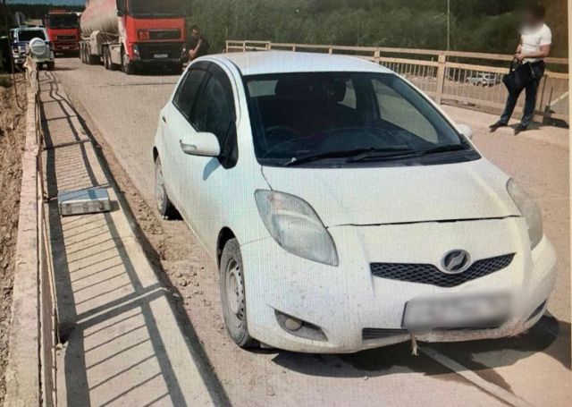 В Якутии двое несовершеннолетних угнали автомобиль, чтобы "покататься"