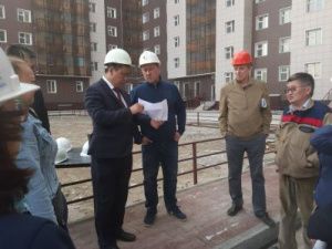 Министр строительства осмотрел долгострой на Автостраде 50 лет Октября
