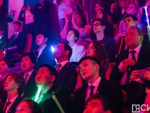 10 лучших школьников по итогам 2024 года наградили на Елке главы Якутии