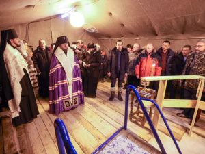 Сотрудники МЧС обеспечивают безопасность Крещенских купаний