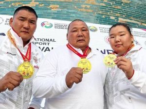Три золота у одной семьи. Мас-рестлеры Баишевы стали чемпионами мира