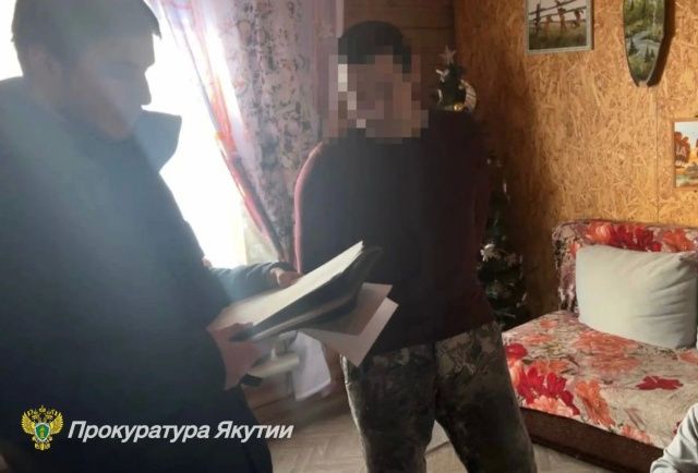 Житель Якутии из-за ссоры о трудоустройстве смертельно ранил ножом в ногу 69-летнего отца