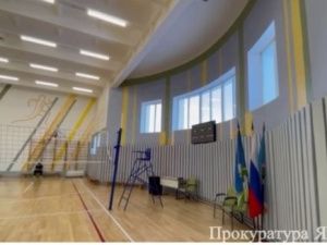 Бил тетрадью и пластмассовой трубой: В Якутии бывший учитель физкультуры предстанет перед судом за жестокое обращение с учеником