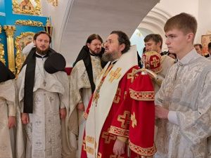 В Якутске освятили храм, в котором сохранился уникальный дореволюционный иконостас