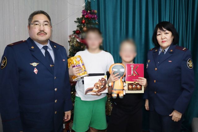 В г. Ленске руководство исправительного центра исполнило желания детей из семьи мобилизованного гражданина