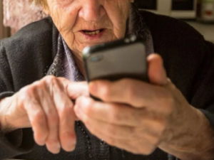 В Якутии пенсионерка решила заработать на рынке ценных бумаг и стала жертвой мошенников