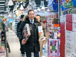 Айсен Николаев  дал старт благотворительной акции «Елка добра»