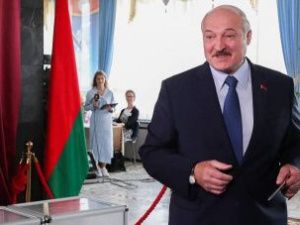Лукашенко сравнил прошедшие выборы с праздником