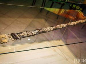 В НХМ Якутии открылась выставка всемирно известного художника-ювелира Александра Манжурьева