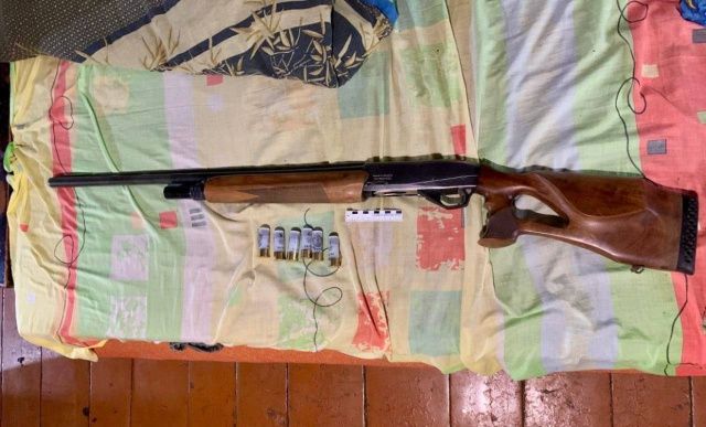 Житель Якутии застрелил племянника, разбившего ночью окно их дома, и пошел спать дальше