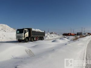 В Якутске и пригородах усилили вывоз снега и наледей