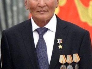 В Якутии алмазу весом 46,81 карата присвоили имя Героя Труда