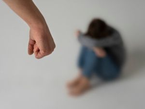 В Якутии 40-летний мужчина изнасиловал двух малолетних девочек