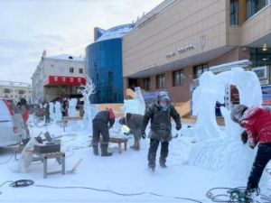 Мастера "разогревались" на площади Орджоникидзе